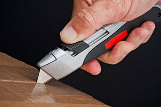 Wiss auto-retracting utility knife